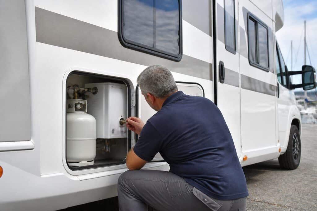 Camping-car et chauffe-eau gaz : choisir, installer et utiliser sans mauvaise surprise