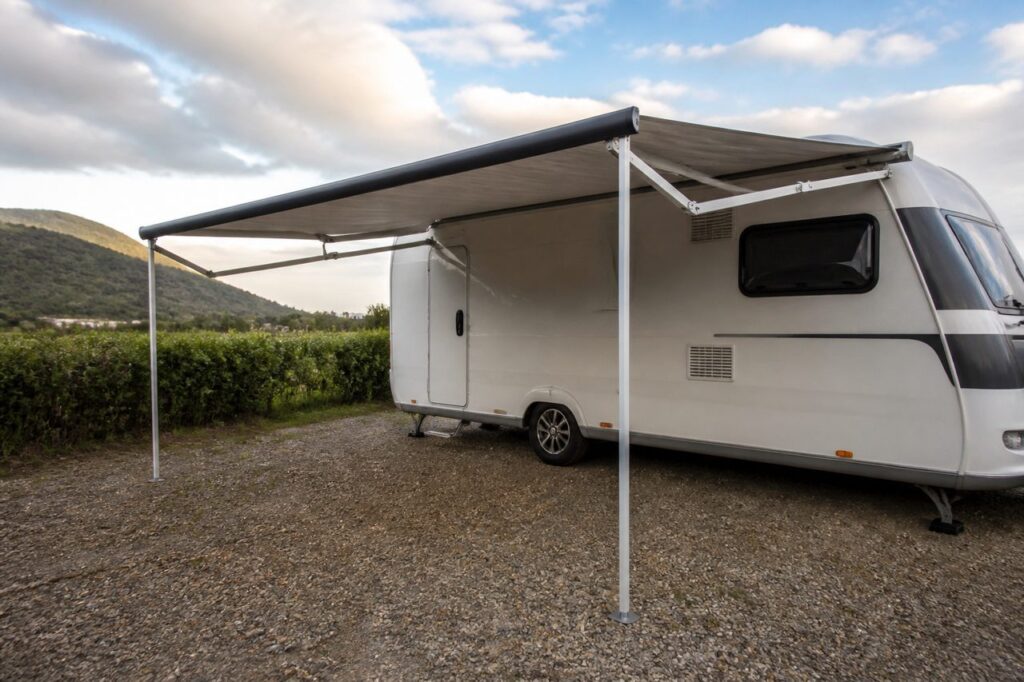 Store pour caravane : 7 contrôles avant de choisir et poser